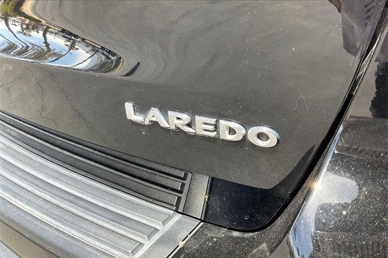 2020 Jeep Grand Cherokee Laredo E in a Diamond Black Crystal Pearl Coat exterior color and Blackinterior. Crystal Chrysler Jeep Dodge Ram (760) 507-2975 pixelmotiondemo.com 