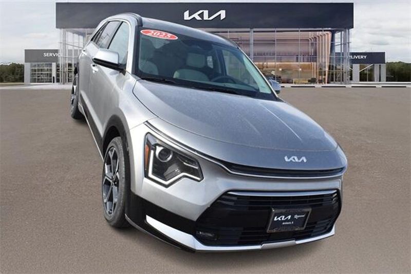 New 2025 Kia Niro EX TouringImage 9