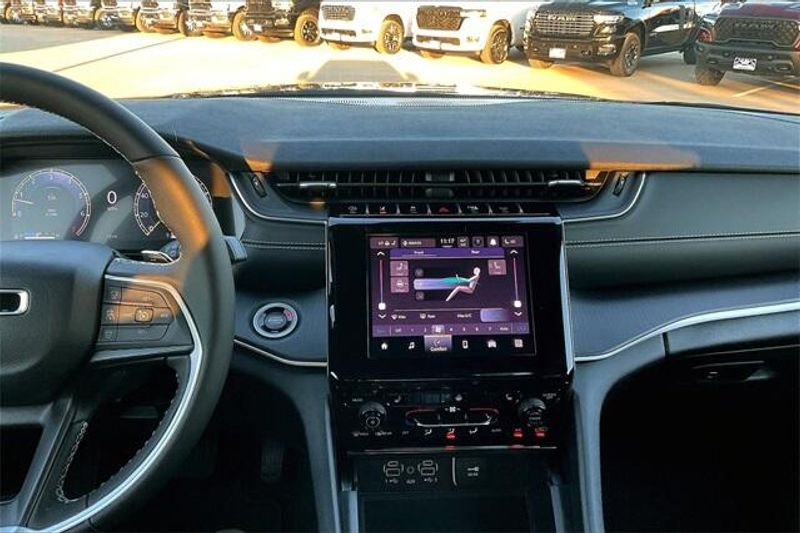 2025 Jeep Grand Cherokee L Altitude X 4x4Image 7