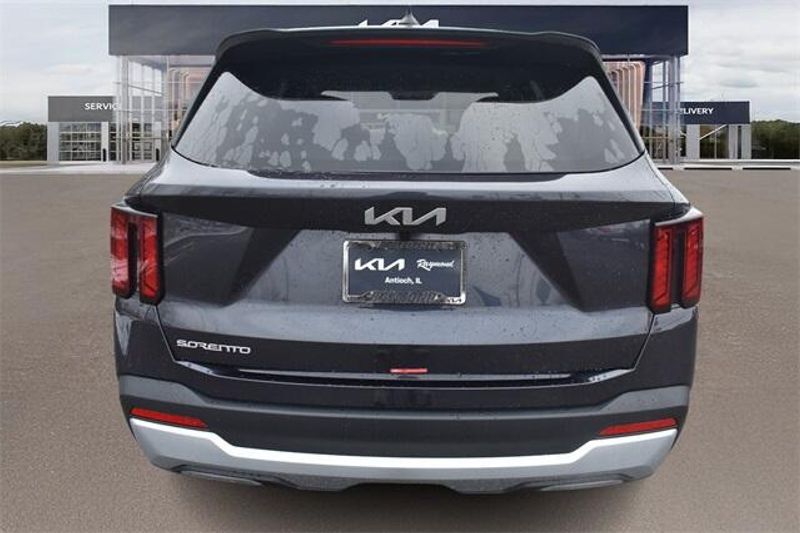 2025 Kia Sorento LXImage 4