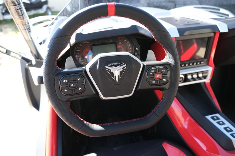 2024 Polaris SLINGSHOT ROUSH EDITION AUTODRIVE RACETRACK REDImage 28