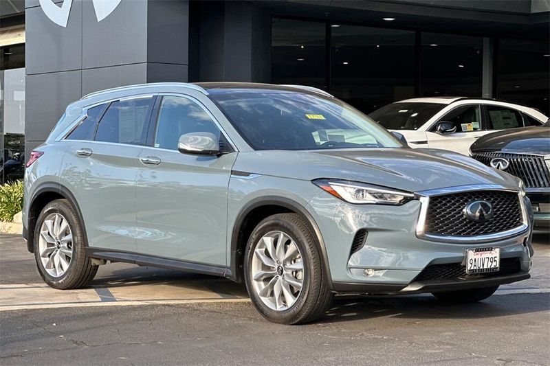 2022 Infiniti QX50 Luxe photo 2