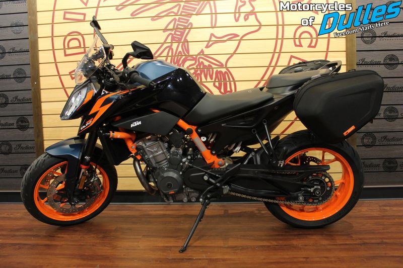 2023 KTM 890 DUKE R Image 5