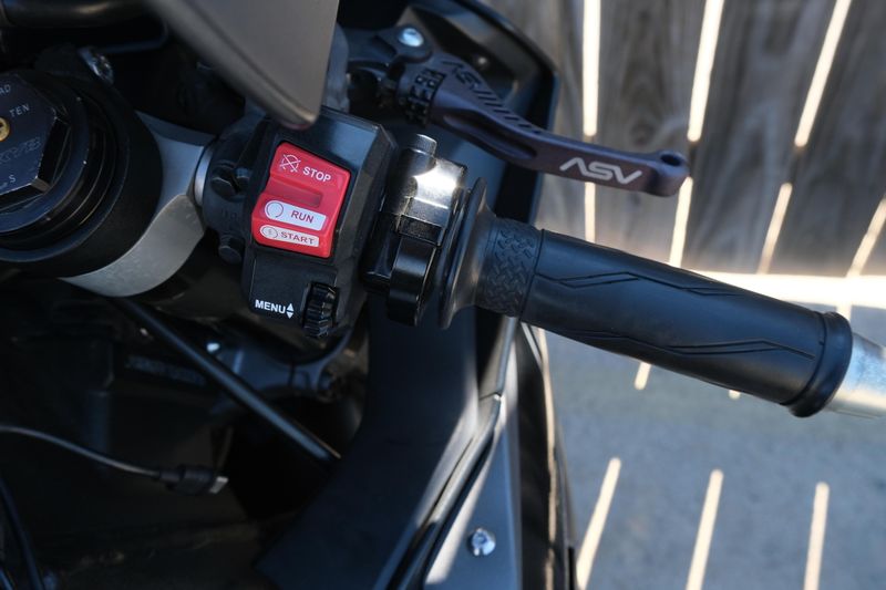 USED 2016 YAMAHA YZFR1 CA Image 11