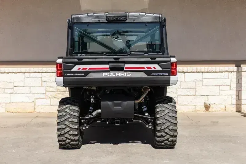 2025 Polaris RANGER CREW XP 1000 NORTHSTAR TRAIL BOSS EDITION CRYSTAL WHITE WITH PERFORMANCE RED ACCENTSImage 9