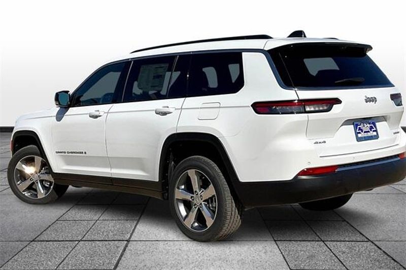 2025 Jeep Grand Cherokee L Limited 4x4Image 3