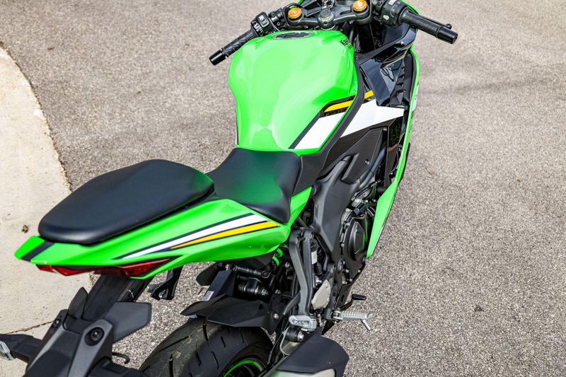 2025 Kawasaki NINJA ZX4RR ABS KRT EDITION ABS LIME GREEN AND EBONY AND PEARL BLIZZARD WHITE Image 10