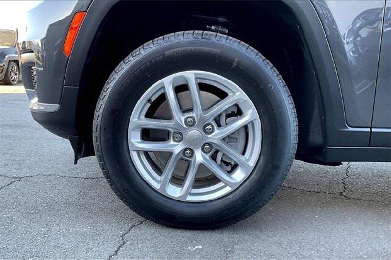 New 2025 Jeep Grand Cherokee L Laredo 4x4Image 10