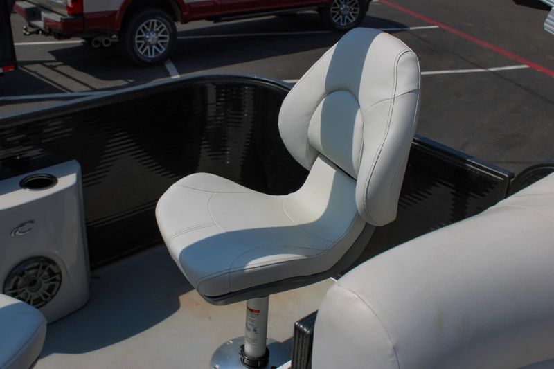 USED 2022 CREST CLASSIC FISH 220 C4 Image 33
