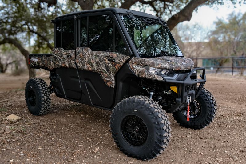 2025 Can-Am DEFENDER MAX LIMITED CAB HD10 WILDLAND CAMOImage 11