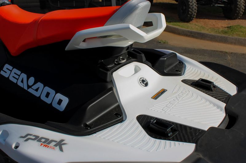 2025 SEADOO SPARK TRIXX FOR 3 DRAGON RED AND WHITE Image 12