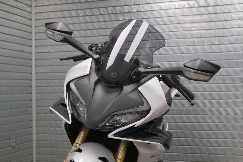 2024 CFMOTO 450SS NEBULA WHITEImage 9