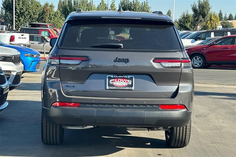2025 Jeep Grand Cherokee Altitude photo 5