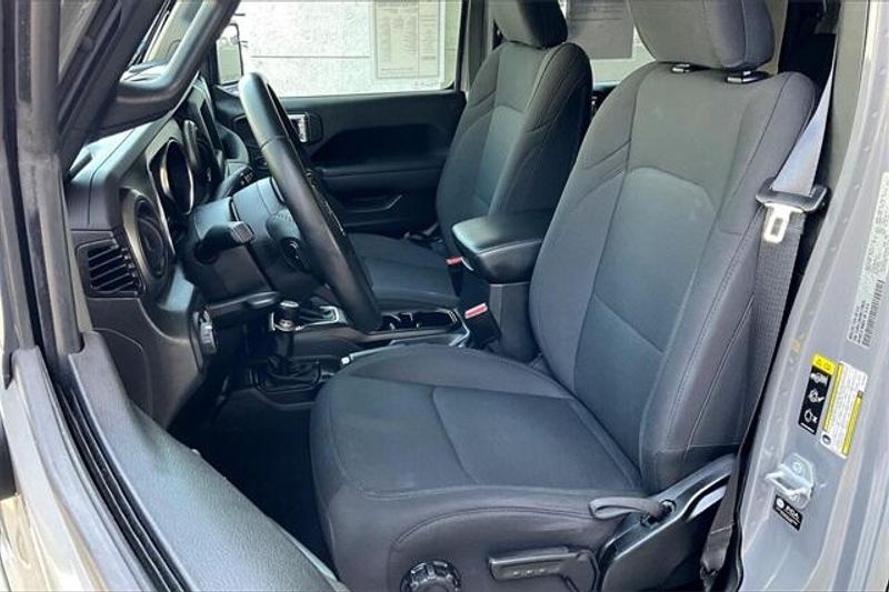 2022 Jeep Gladiator Willys photo 23