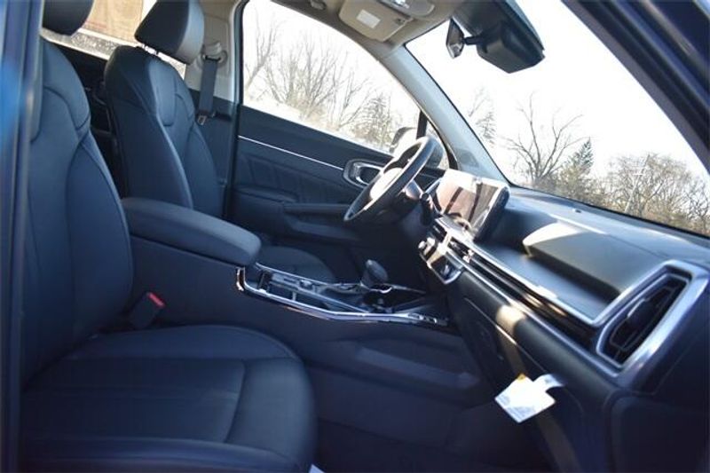 2025 Kia Sorento SXImage 14