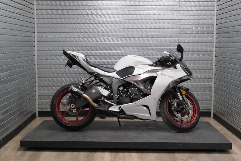 USED 2025 KAWASAKI NINJA ZX6R Image 2