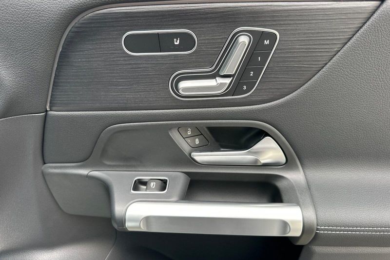 2024 Mercedes-Benz EQB 300Image 21
