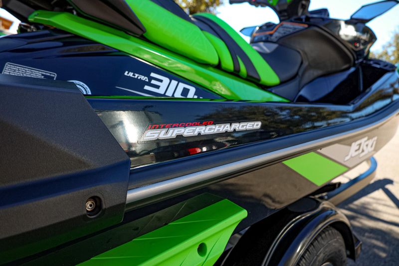 2024 Kawasaki JET SKI ULTRA 310 310LXS  BLACKGREEN Image 5