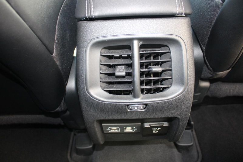 2022 Jeep Cherokee Latitude Lux photo 22