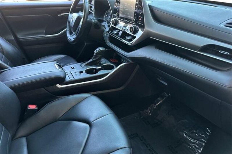 2022 Toyota Highlander XLEImage 15