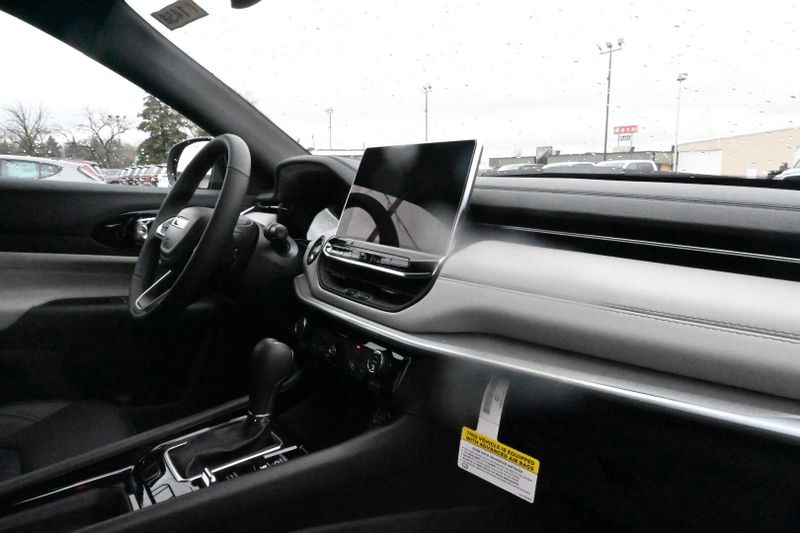 2025 Jeep Compass LimitedImage 16