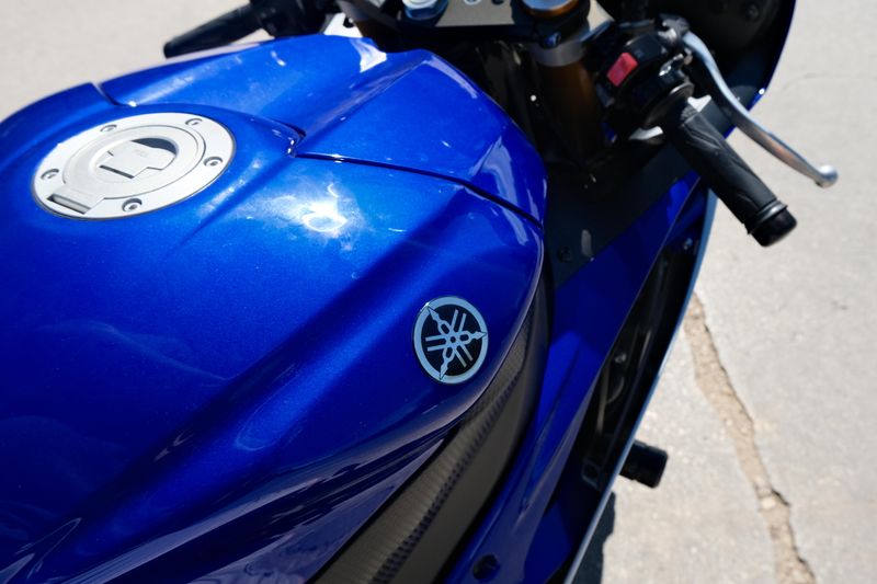 Used 2016 Yamaha YZFR6 BLUE AND SILVER Image 22