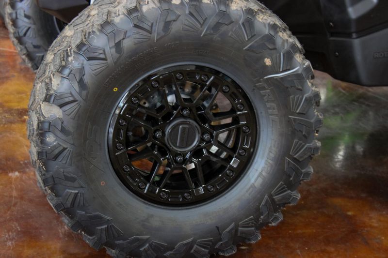 2025 Can-Am MAVERICK X3 MAX X RS TURBO RR TRIPLE BLACK Image 17