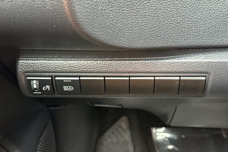 Used 2025 Toyota Corolla LEImage 24