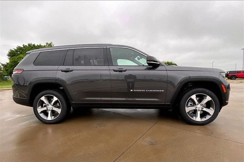 2024 Jeep Grand Cherokee L Limited 4x4Image 16
