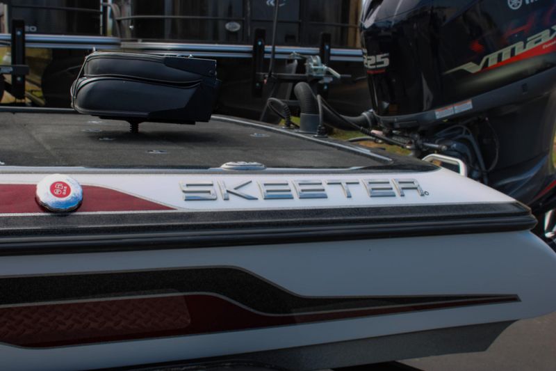 Used 2015 SKEETER ZX225 Image 17