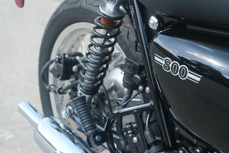 2024 Kawasaki W800 ABS METALLIC SLATE BLUE AND METALLIC DIABLO BLACK Image 19