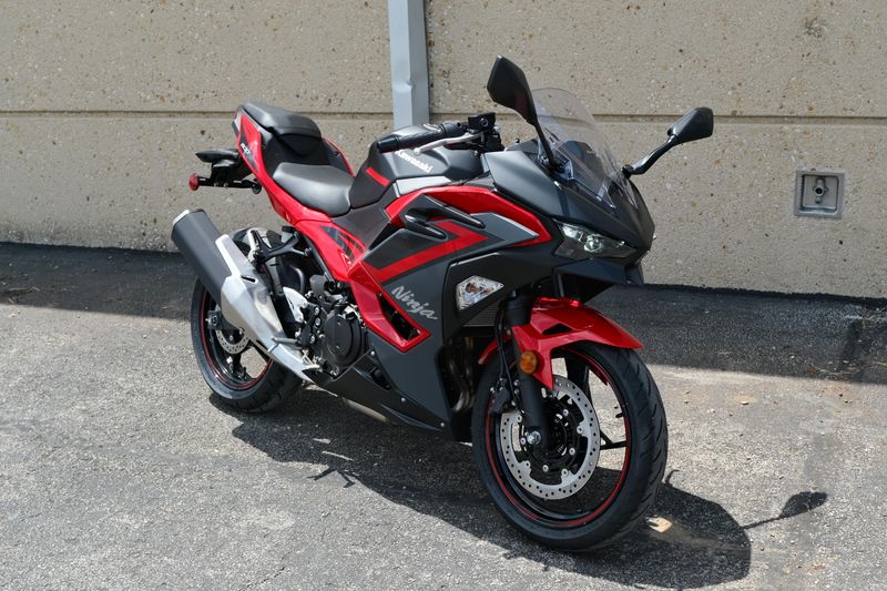 2025 Kawasaki NINJA 500 ABS PASSION RED AND METALLIC FLAT SPARK BLACK AND METALLIC MATTE DARK GRAY Image 1