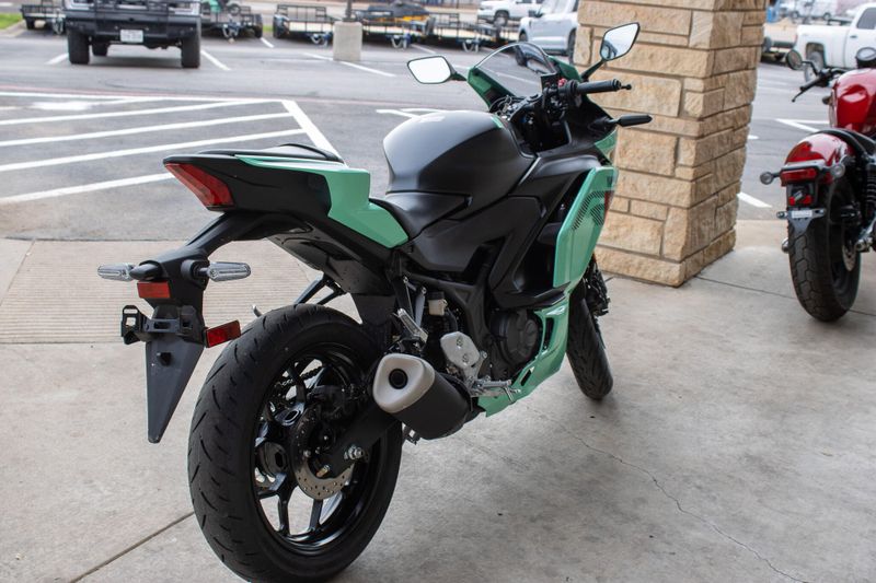 NEW 2026 YAMAHA YZFR3 ABS Image 4