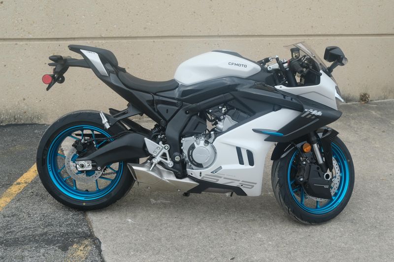 2025 CFMOTO 675SS NEBULA WHITE Image 2