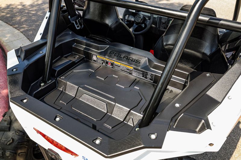 2022 Polaris RZR 200 EFI  WHITE LIGHTNING Image 11