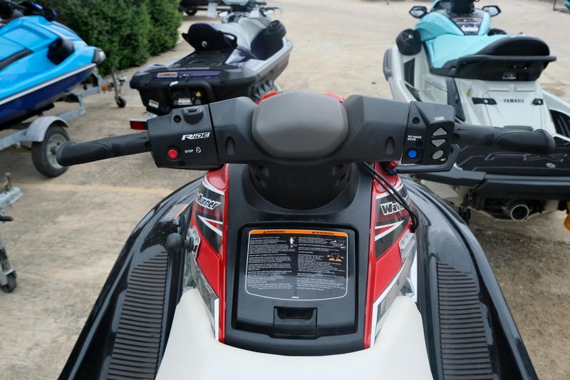 2016 Yamaha VX DELUXE BLACK AND RED Image 13