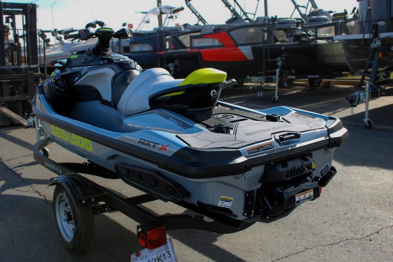 2025 SEADOO RXTX 325 WITH SOUND SYSTEM ICE METAL AND MANTA GREEN Image 5