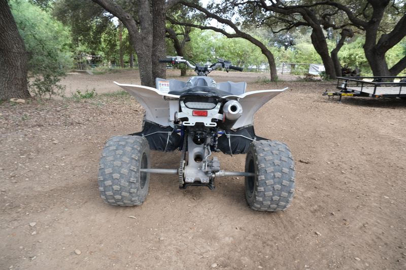 2019 YAMAHA YFZ450R SE in a GRAY exterior color. Family PowerSports (877) 886-1997 familypowersports.com 