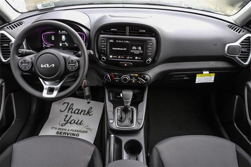 New 2025 Kia Soul LXImage 5