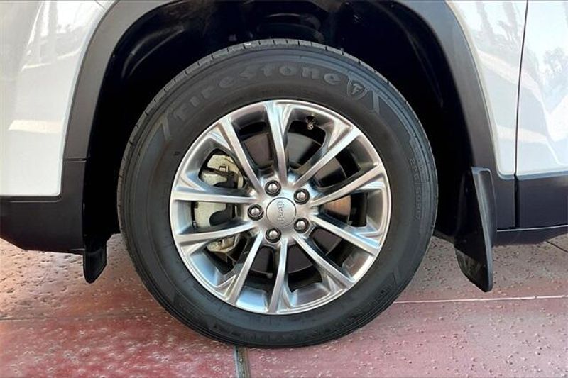 2021 Jeep Cherokee Latitude LuxImage 8