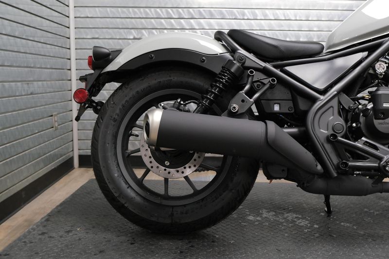 NEW 2026 HONDA REBEL 300 E-CLUTCH Image 10