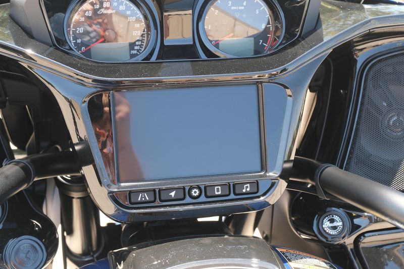 NEW 2025 INDIAN MOTORCYCLE CHALLENGER DARK HORSE Image 17