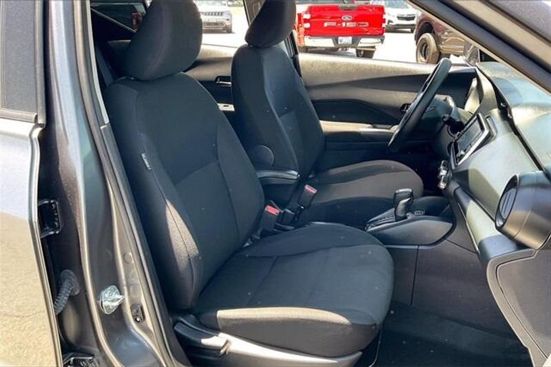 Used 2024 Nissan Kicks SImage 6