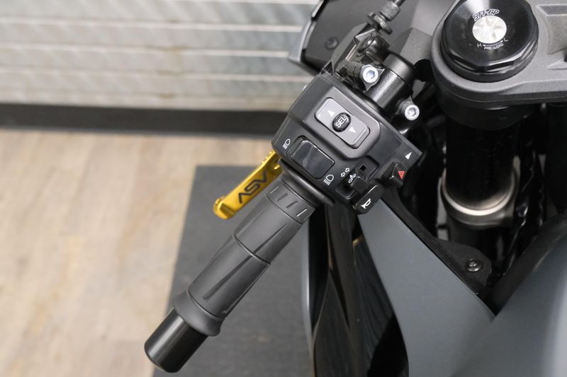 USED 2025 KAWASAKI NINJA ZX6R ABS Image 18