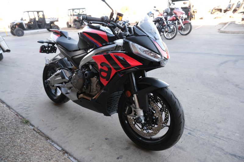 2023 APRILIA TUONO 660 FACTORY BLACK AND REDImage 36