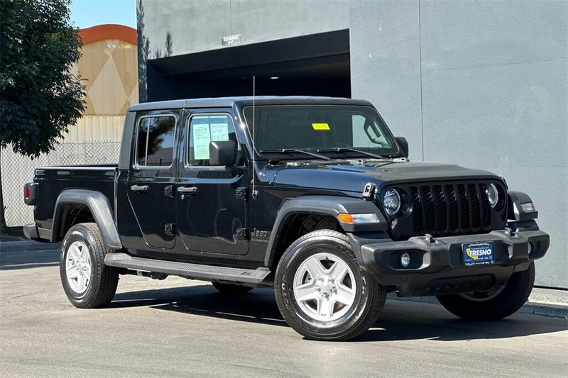 2020 Jeep Gladiator Sport S photo 2