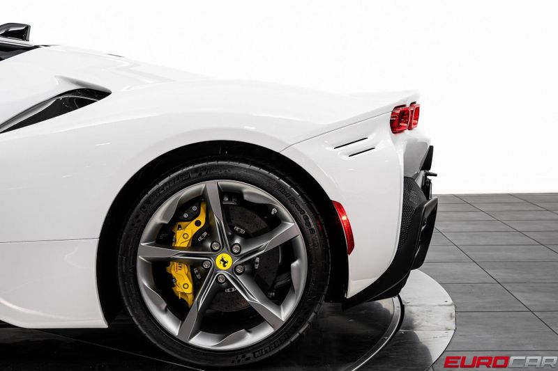 2022 Ferrari SF90 Stradale *SUSPENSION LIFTER * CARBON FIBER OPTIONS*Image 20