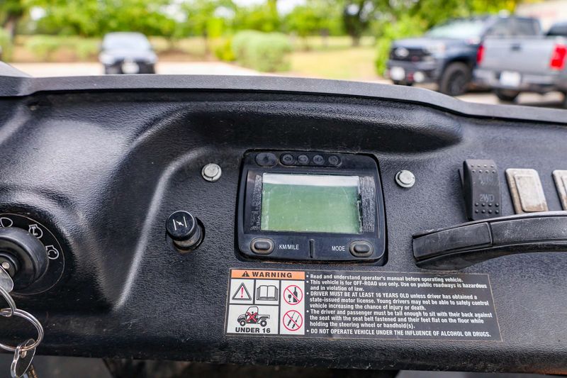 Used 2018 CUB CADET CHALLENGER 400  BLACK AND YELLOW Image 25