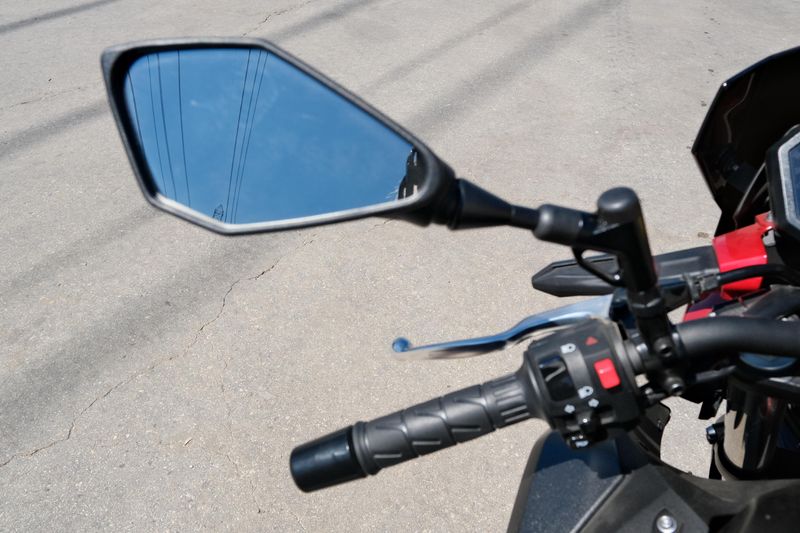 USED 2025 KAWASAKI Z500 SE ABS Image 19