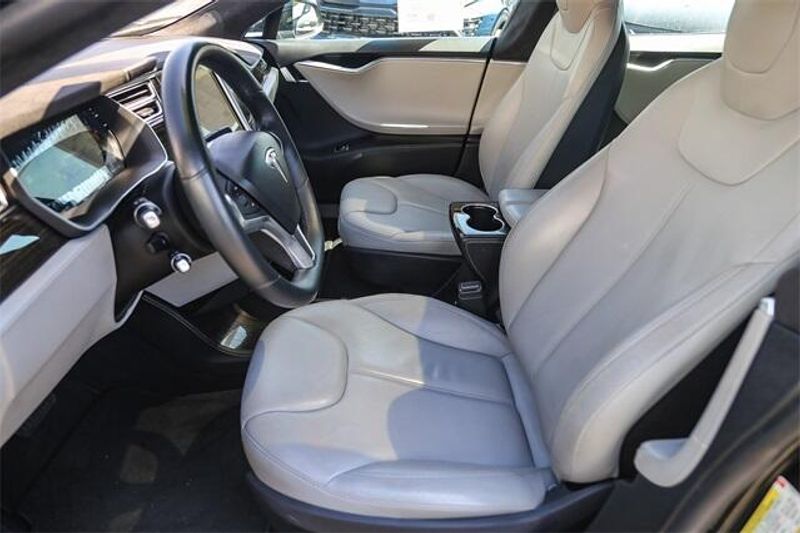 2015 Tesla Model S 70DImage 18